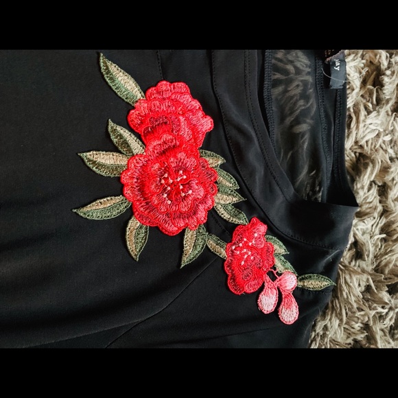 Black with Rose 🌹 details - Picture 2 of 3